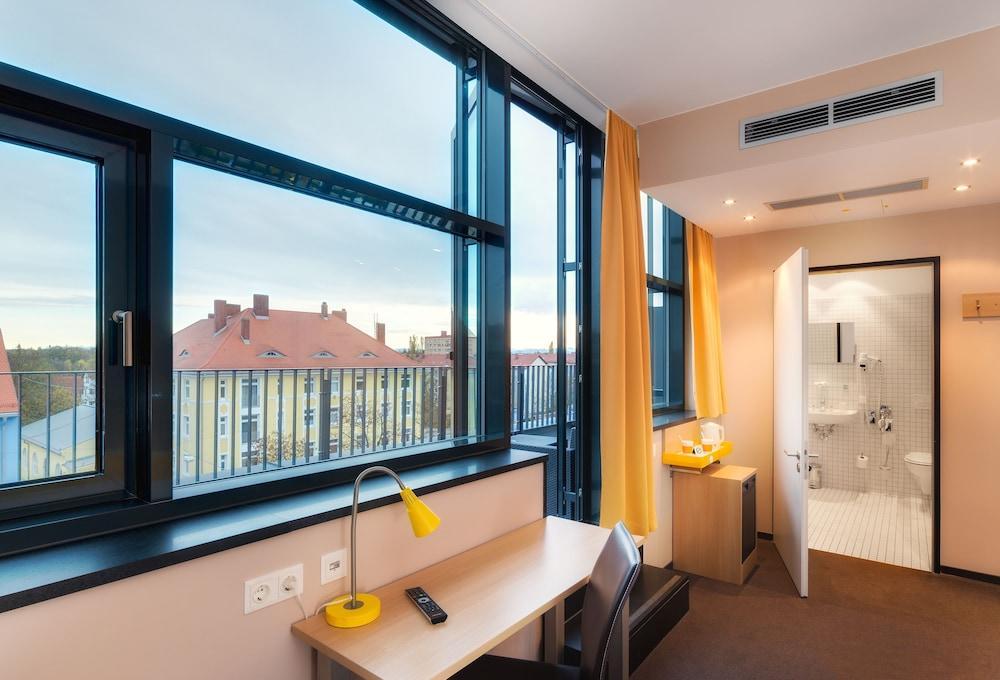 B&B Hotel Muenchen-Moosach エクステリア 写真