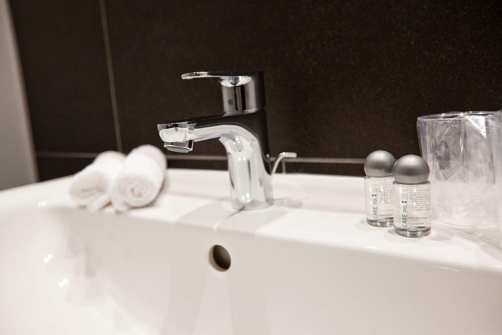 B&B Hotel Muenchen-Moosach エクステリア 写真