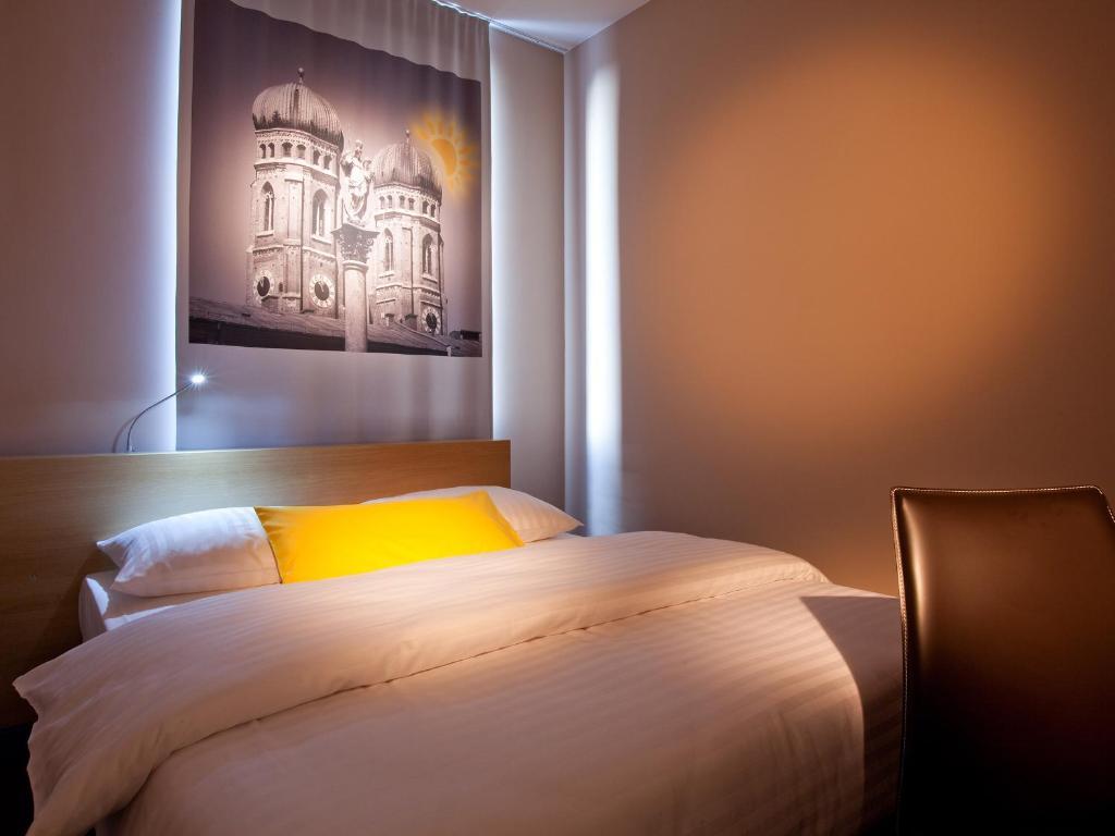 B&B Hotel Muenchen-Moosach エクステリア 写真