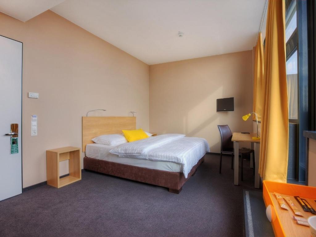 B&B Hotel Muenchen-Moosach エクステリア 写真