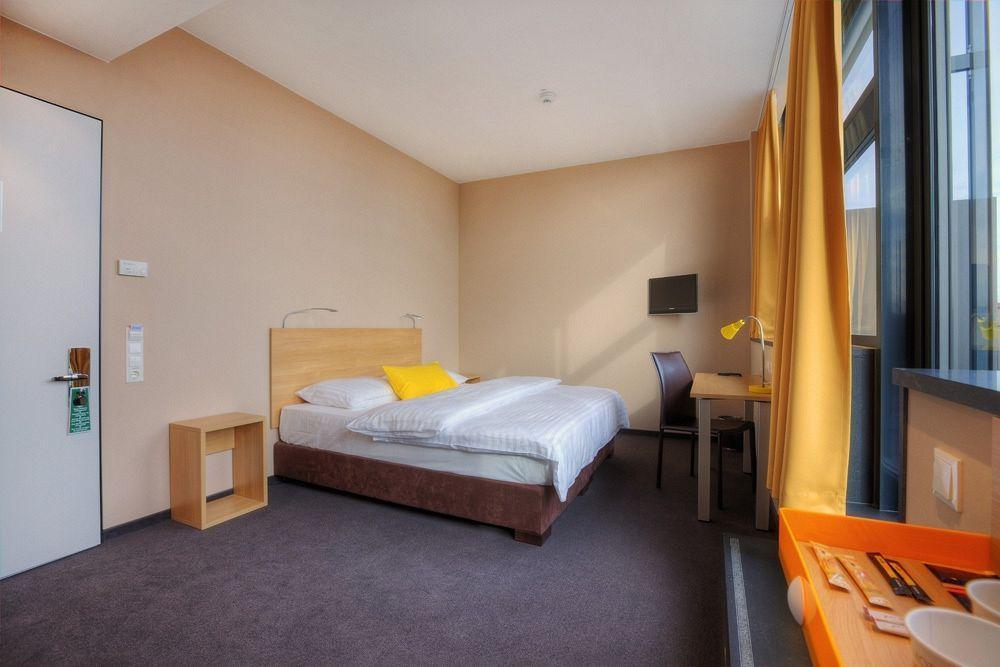 B&B Hotel Muenchen-Moosach エクステリア 写真