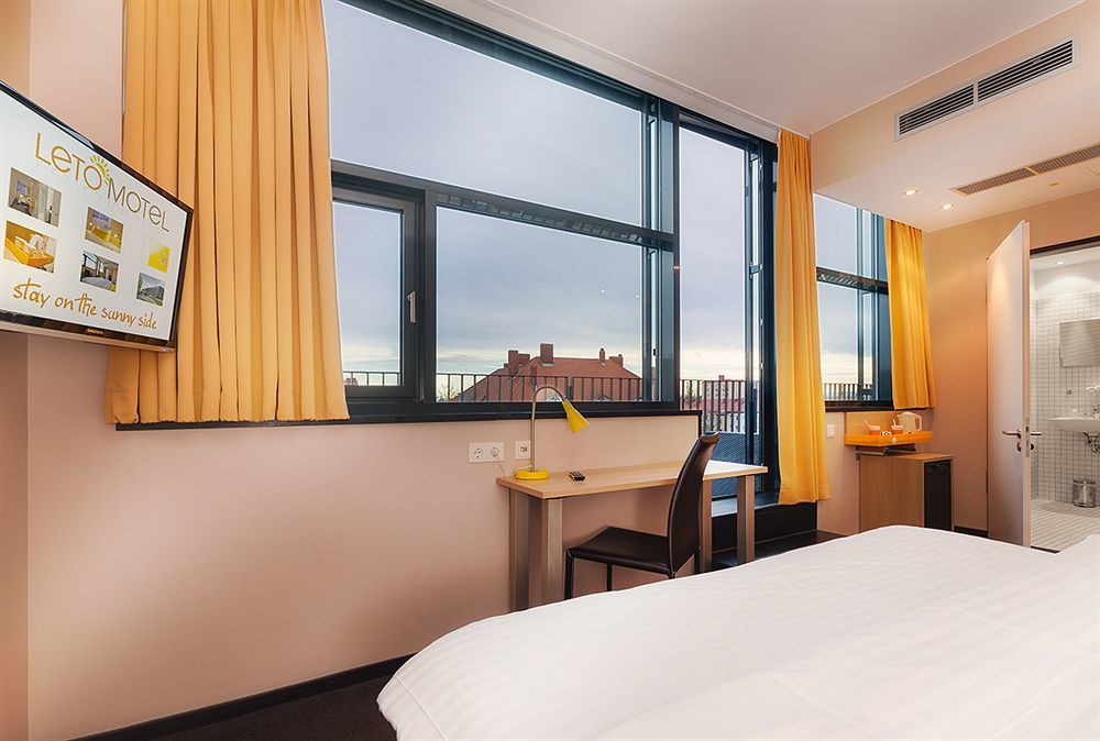 B&B Hotel Muenchen-Moosach エクステリア 写真